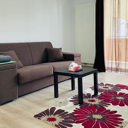 Mountain Crib In Urban Plaza W. Parking & Netflix Apartment Brasov Bagian luar foto